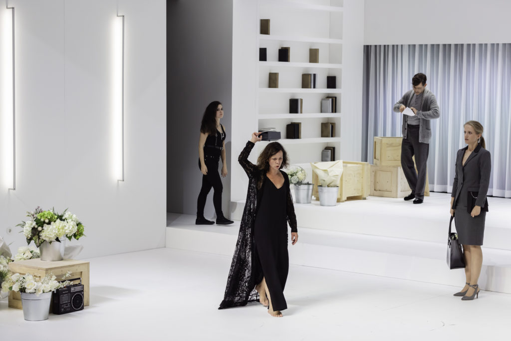 femmesmagazine-heddagabler-destintragique-grandtheatre