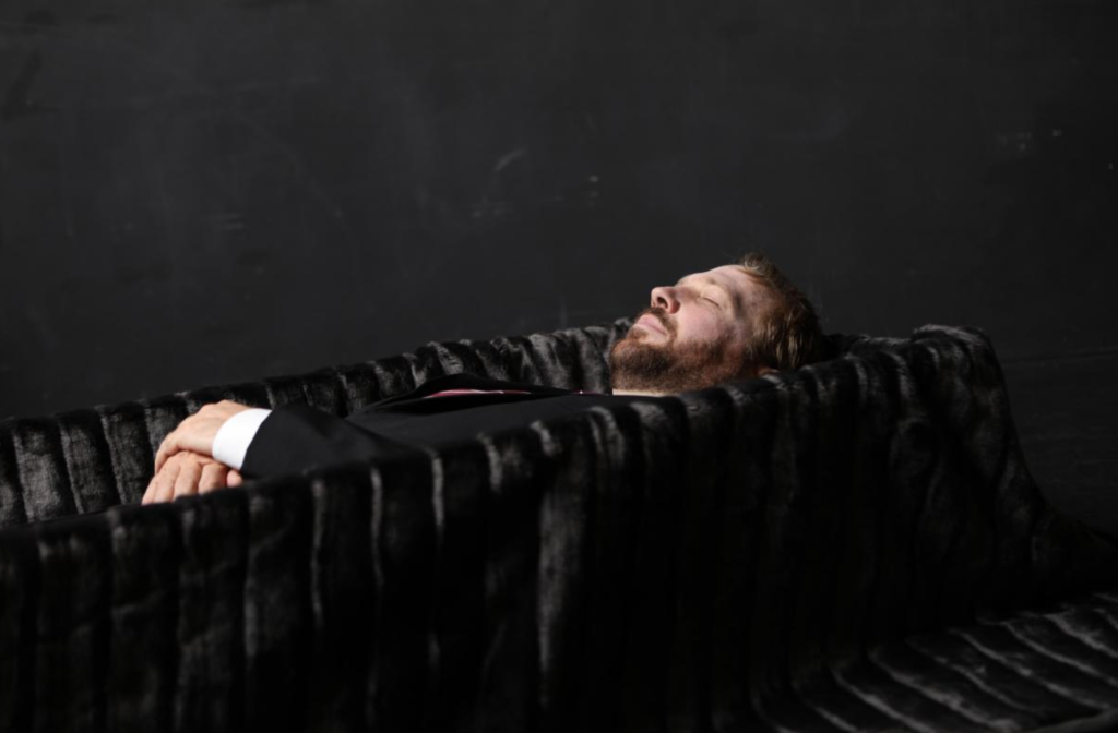 femmesmagazine-hamlet-sinvite-au-kineksbond-apres-capucins